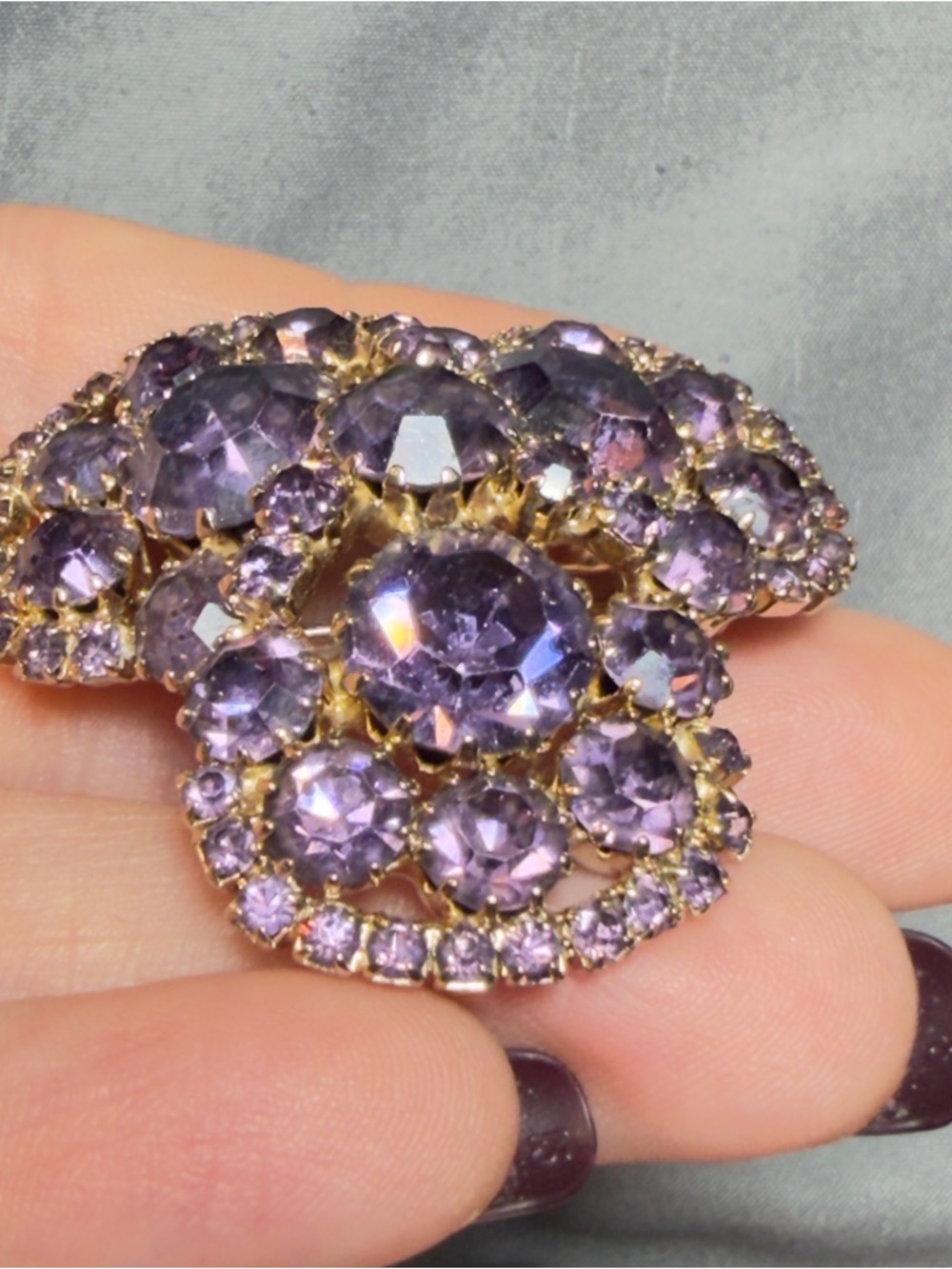 Vintage Purple Rhinestone Cluster Brooch Round Floral Gold Tone Pin - Picture 5 of 8